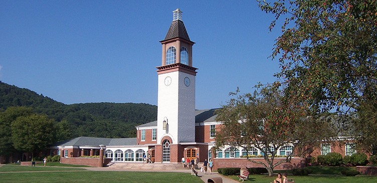 Quinnipiac_University_Arnold_Bernhard_Library