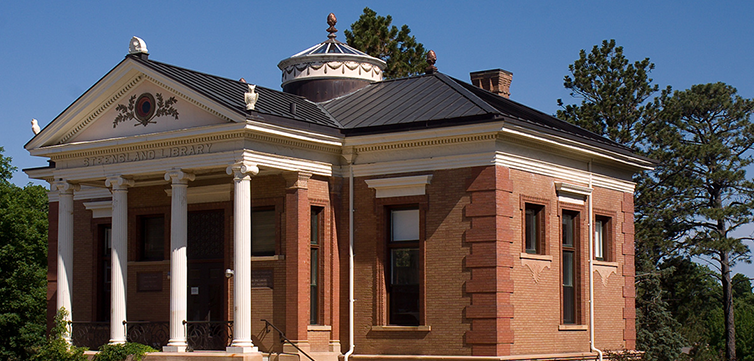 st-olaf-college-university-campus-feat