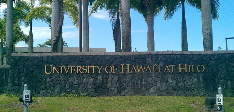University_of_Hawaii_at_Hilo-sign-feat