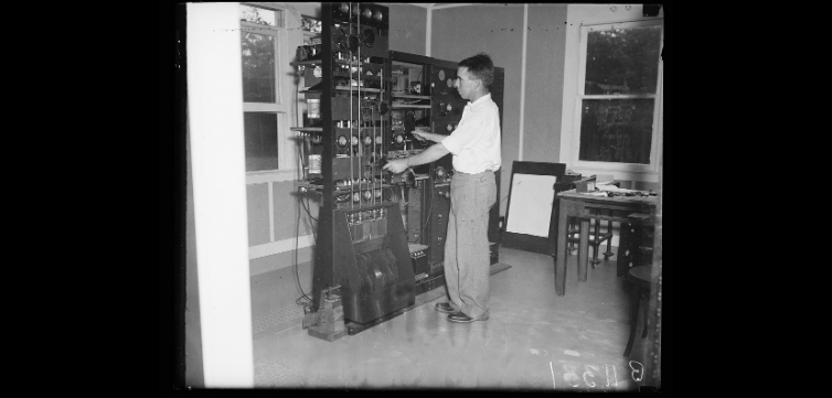 radio wave lab feature