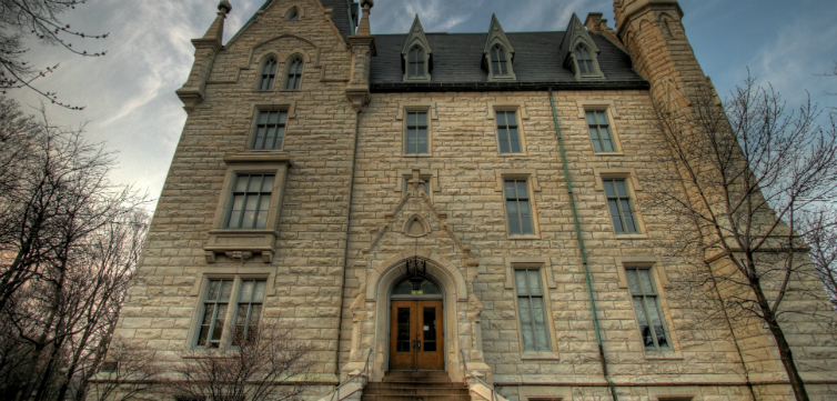 University_Hall_Northwestern_madcoverboy_Wikimedia_FEAT
